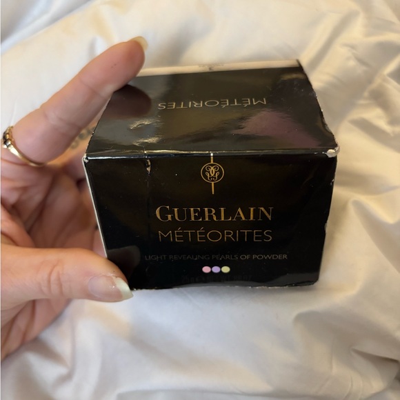 Guerlain Meteorites setting powder pearls shade 3 medium - Picture 3 of 4